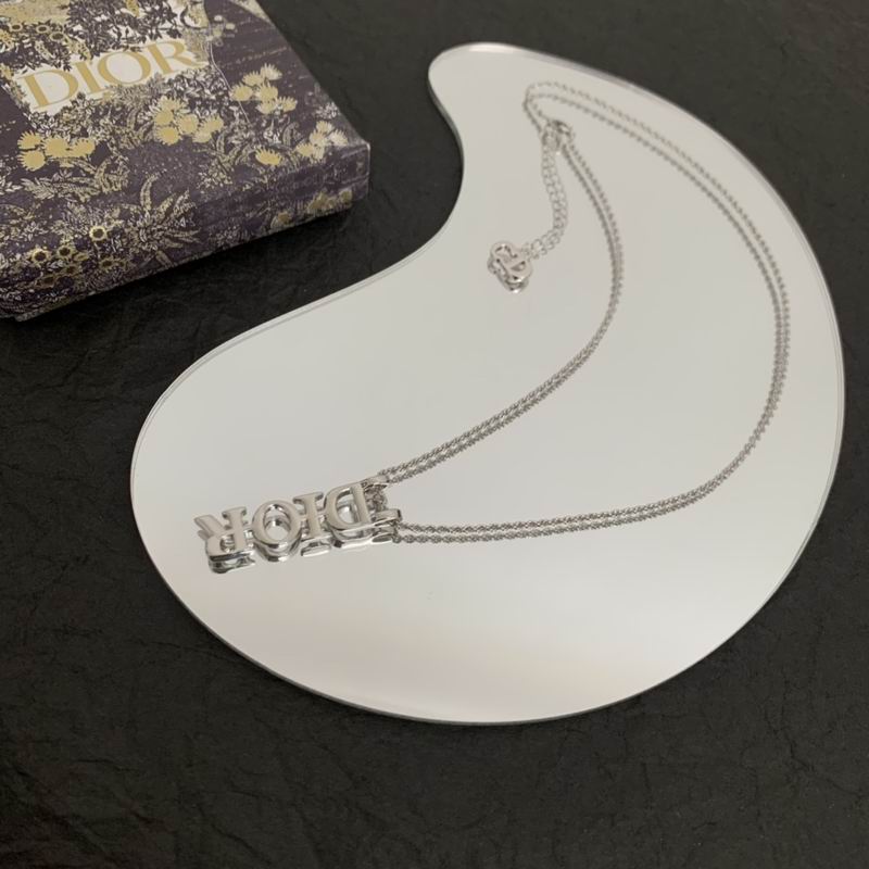 Dior Necklace 05lyr560